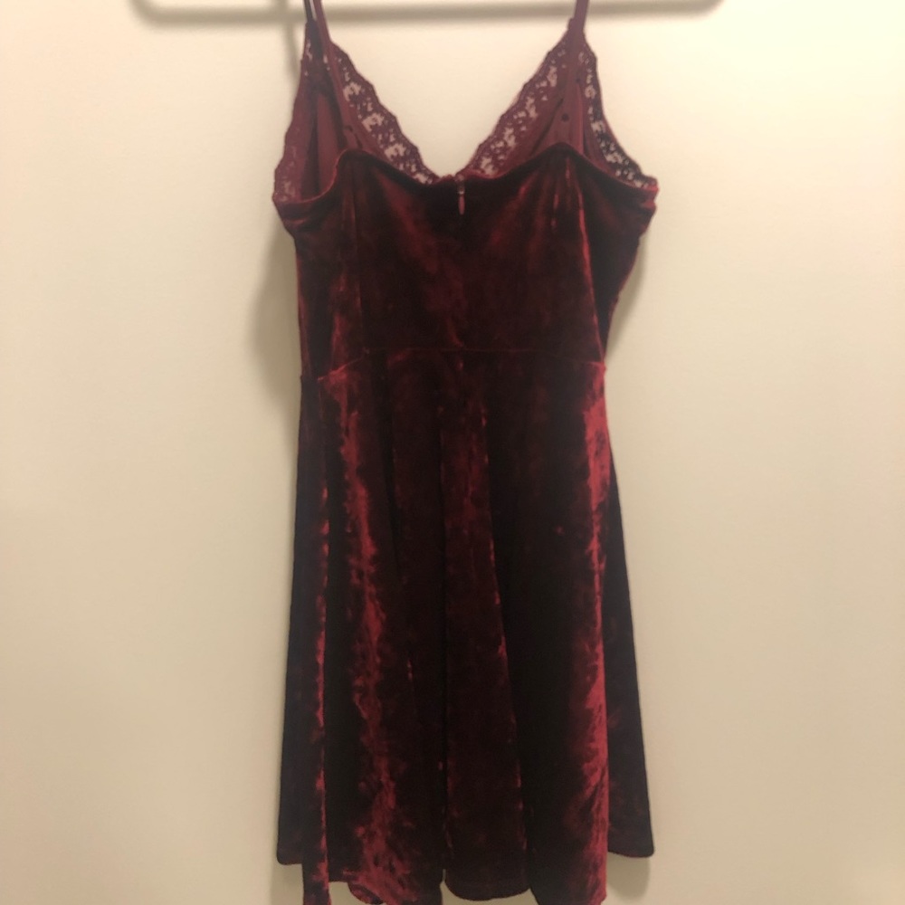 Red velvet skater dress - Picture 4 of 5